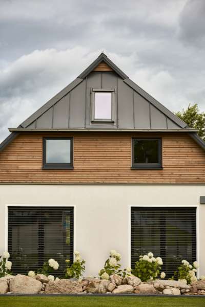 Charming combination of wood and steel profiles, Im Ziek 1, 27374 Visselhövede, Germany